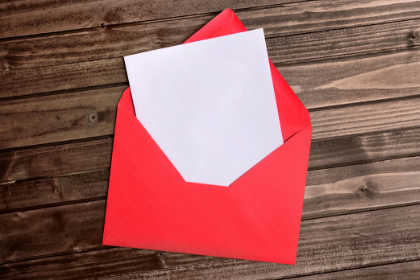 Image d'une enveloppe rouge